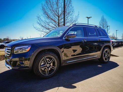 New 2026 Mercedes-Benz GLB 250 4MATIC image 5