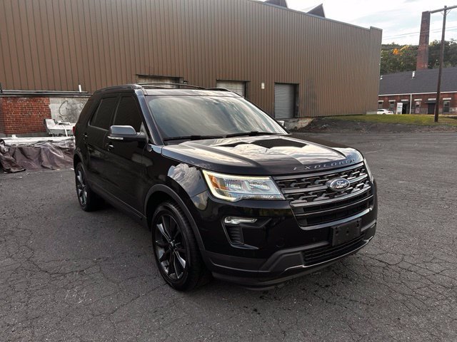 Used 2018 Ford Explorer XLT w/ XLT Appearance Package AWD/4WD image 3