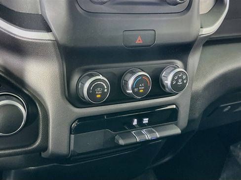 Used 2022 RAM 1500 Big Horn AWD/4WD image 15