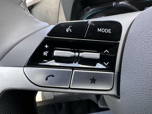 Used 2025 Hyundai Elantra Sport FWD image 16