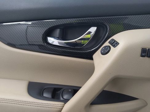 Used 2017 Nissan Rogue SL w/ SL Premium Package FWD image 27