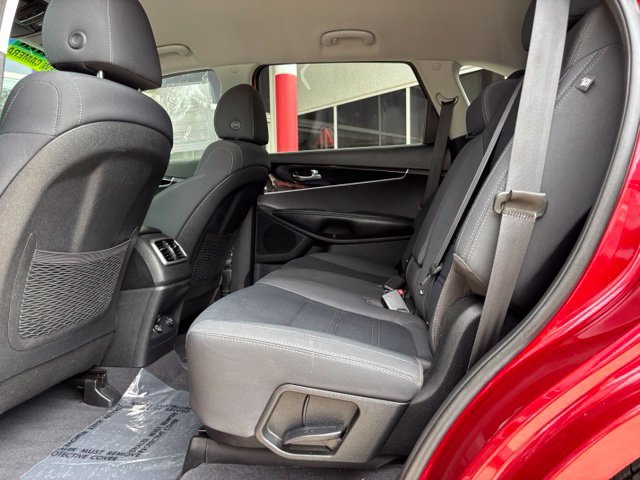 Used 2019 Kia Sorento FWD image 11