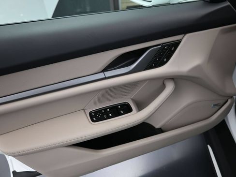 Certified 2025 Porsche Taycan AWD/4WD image 21
