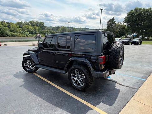Used 2024 Jeep Wrangler Unlimited w/ Convenience Group AWD/4WD image 5