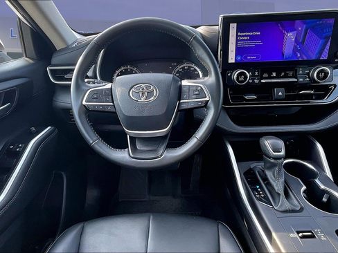 Used 2023 Toyota Highlander XLE FWD image 8