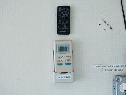 Used 2015 Ford F550 2WD Regular Cab Super Duty image 13