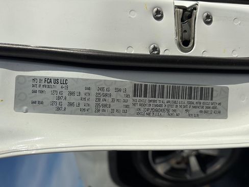 Used 2019 Jeep Cherokee Limited image 17