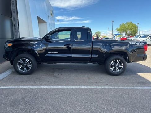 Used 2016 Toyota Tacoma TRD Sport image 1