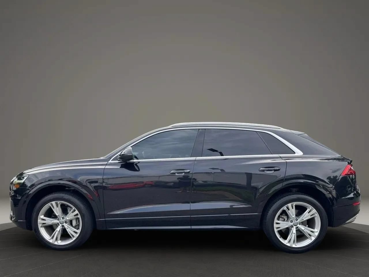 Used 2019 Audi Q8 Premium w/ Convenience Package AWD/4WD image 2