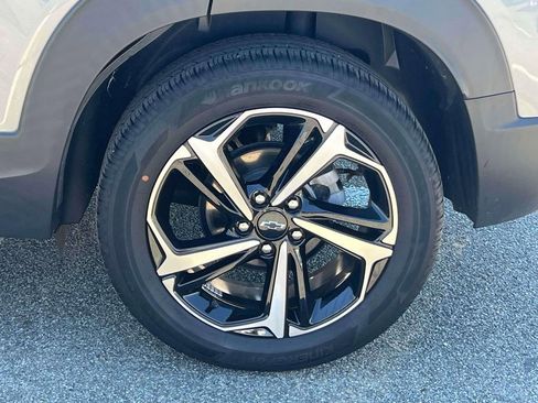 Used 2023 Chevrolet TrailBlazer RS w/ Convenience Package AWD/4WD image 9