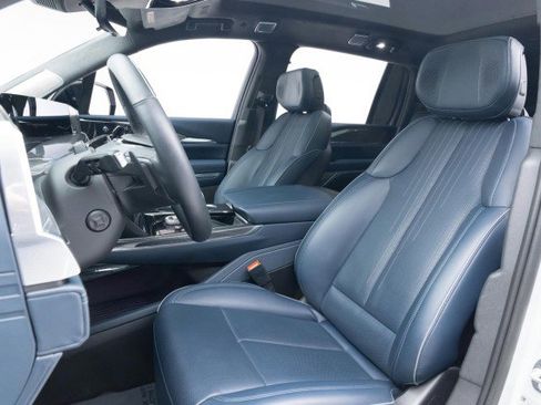 Used 2025 Cadillac Escalade IQ Luxury 2 image 8