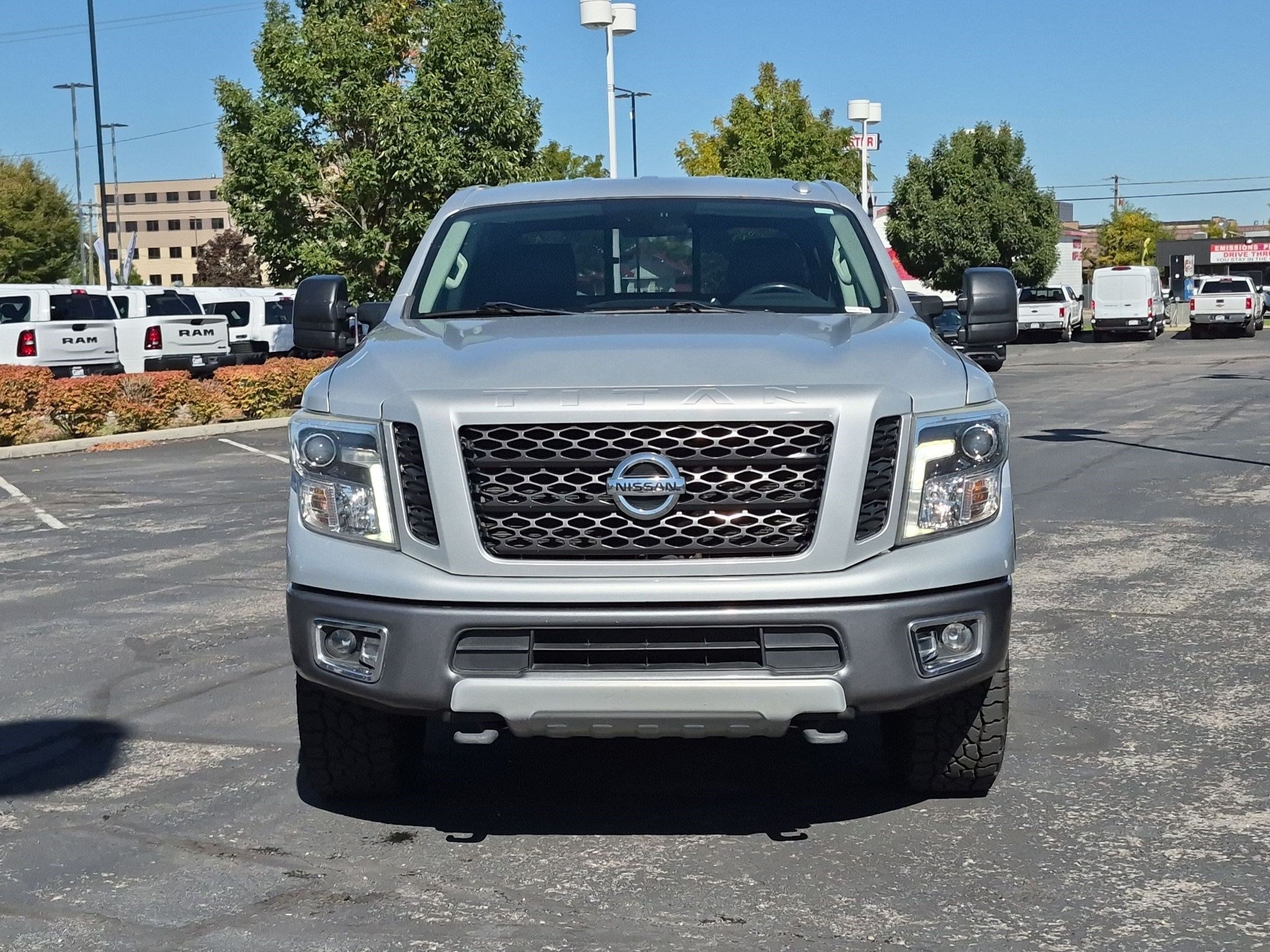 Used 2017 Nissan Titan PRO-4X AWD/4WD image 11