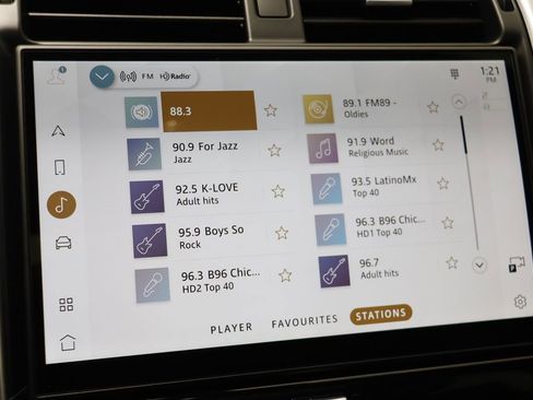 Used 2025 Land Rover Discovery S image 11