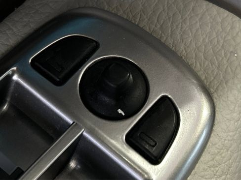 Used 2013 Jaguar XF 3.0 image 38