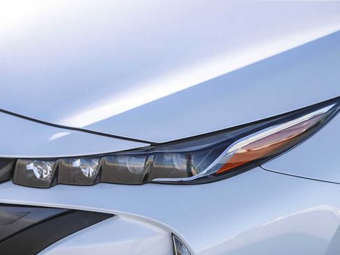 Used 2021 Toyota Prius Prime XLE image 8