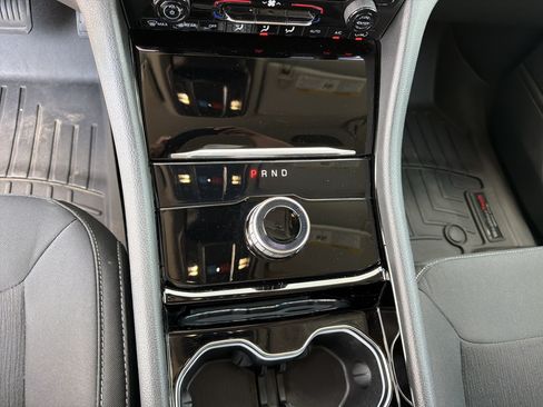Used 2023 Jeep Grand Cherokee Laredo AWD/4WD image 28
