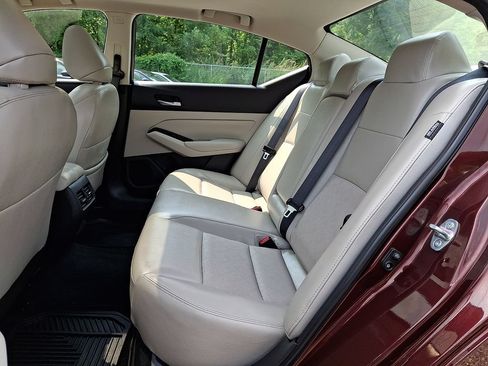 Certified 2024 Nissan Altima 2.5 SL FWD image 11