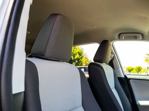 Used 2015 Toyota RAV4 LE FWD image 18
