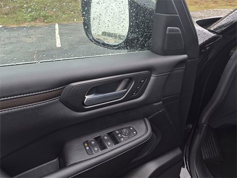 New 2025 Nissan Armada SL w/ Captain's Chari Seat Package image 12