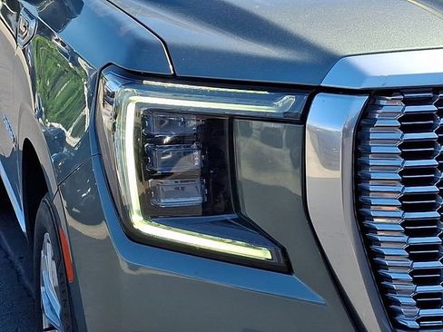 Used 2024 GMC Yukon Denali AWD/4WD image 11