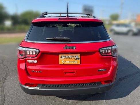 Used 2017 Jeep Compass Latitude w/ Popular Equipment Group AWD/4WD image 4