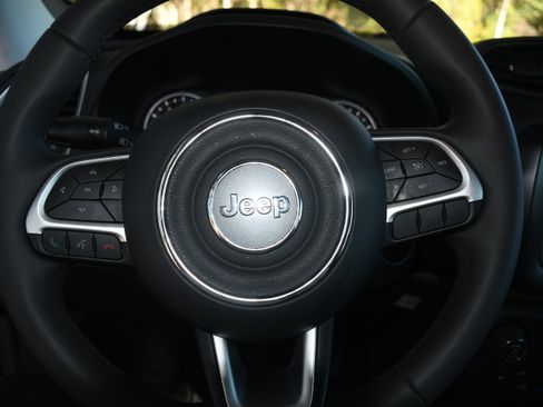 Used 2019 Jeep Renegade Latitude w/ Safety & Security Group II image 12