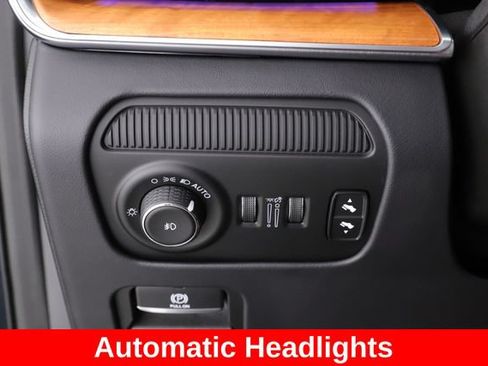 Used 2024 Jeep Grand Wagoneer Series III w/ HD Trailer Tow Package AWD/4WD image 21