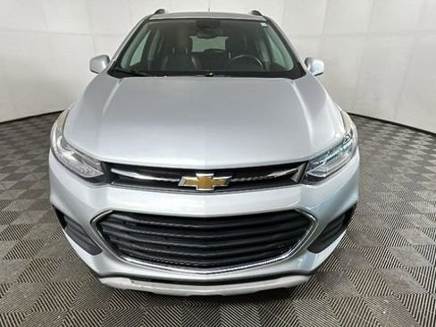 Used 2017 Chevrolet Trax LT w/ LT Convenience Package FWD image 8