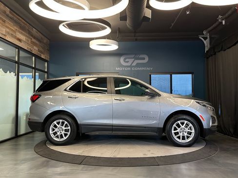 Used 2024 Chevrolet Equinox LT AWD/4WD image 2