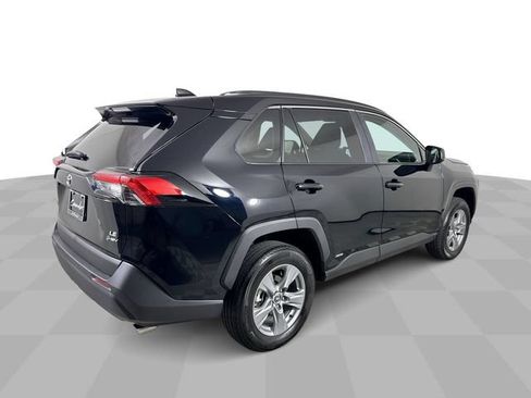 Used 2025 Toyota RAV4 LE AWD/4WD image 8