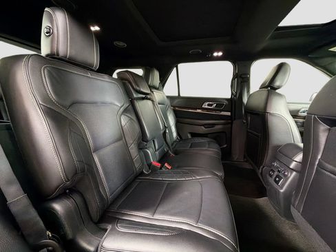 Used 2018 Ford Explorer Platinum AWD/4WD image 29