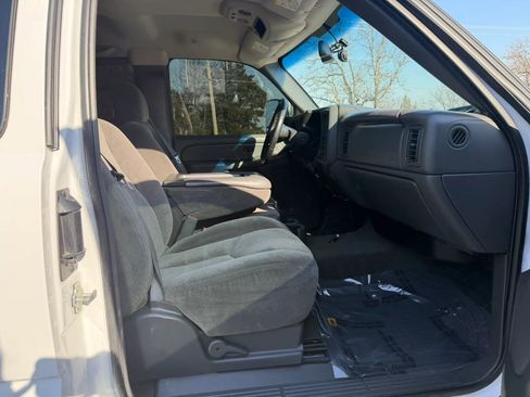 Used 2005 Chevrolet Silverado 2500 LS w/ Heavy-Duty Power Package image 45