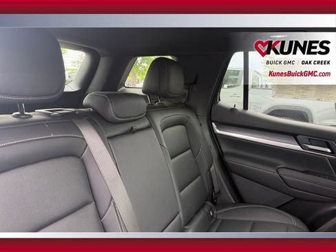 Used 2025 GMC Terrain Elevation w/ Elevation Premium Package AWD/4WD image 17