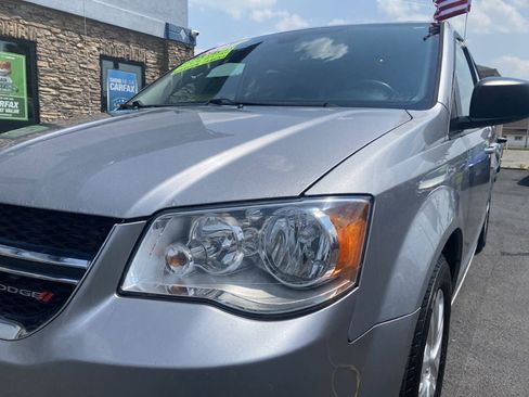 Used 2018 Dodge Grand Caravan SE w/ UConnect Hands-Free Group image 23
