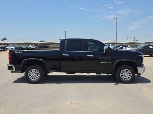 Used 2024 Chevrolet Silverado 2500 LTZ AWD/4WD image 9