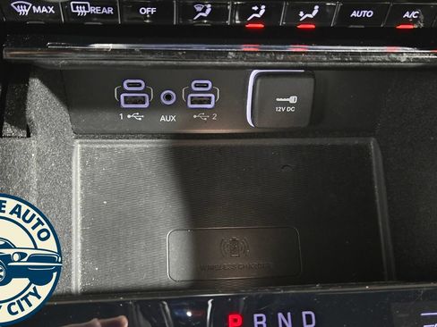 Used 2022 Jeep Grand Cherokee Overland w/ Luxury Tech Group IV AWD/4WD image 18