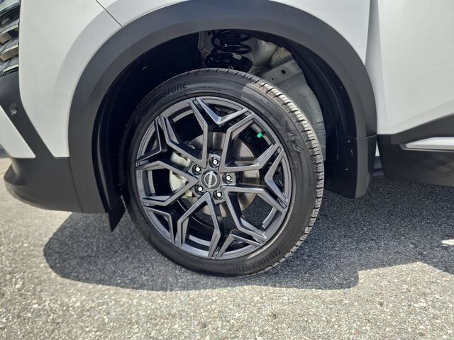 Used 2025 Nissan Kicks SR FWD image 29