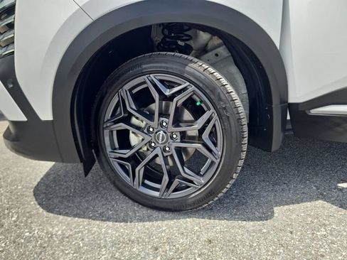 Used 2025 Nissan Kicks SR FWD image 29