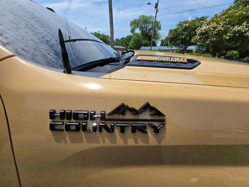 Used 2026 Chevrolet Silverado 2500 High Country w/ Midnight Edition AWD/4WD image 4