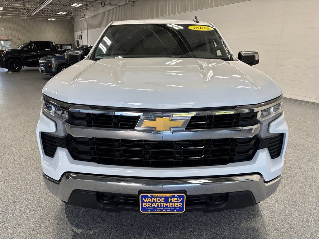 Used 2024 Chevrolet Silverado 1500 LT AWD/4WD image 2