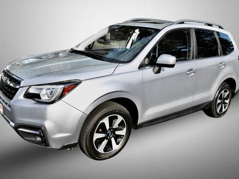Used 2017 Subaru Forester 2.5i Limited AWD/4WD image 3