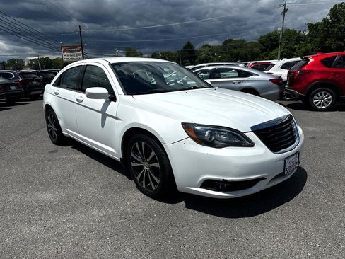 Used 2013 Chrysler 200 Touring w/ S Exterior Appearance Pkg image 3