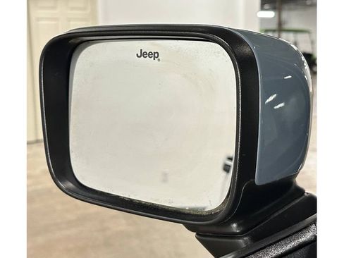 Used 2018 Jeep Renegade Altitude FWD image 32