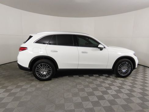 Certified 2025 Mercedes-Benz GLC 300 image 4