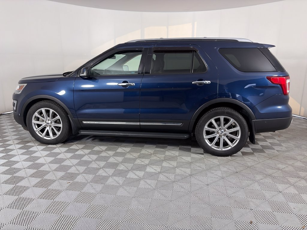 Used 2017 Ford Explorer Limited w/ Equipment Group 301A AWD/4WD image 4