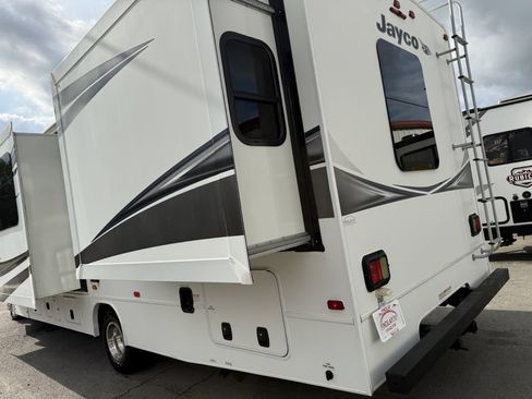 Used 2018 Ford E-450 and Econoline 450 Super Duty w/ Motorhome Prep Package RWD image 12