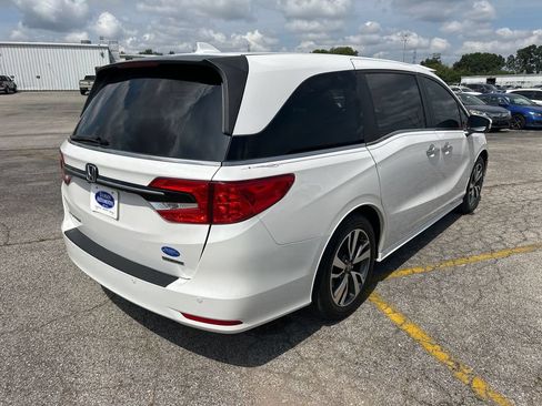 Used 2024 Honda Odyssey Touring image 3