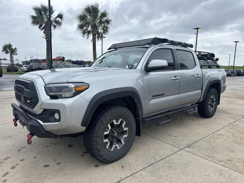 Used 2023 Toyota Tacoma TRD Off-Road w/ TRD Premium Off Road Package AWD/4WD image 3