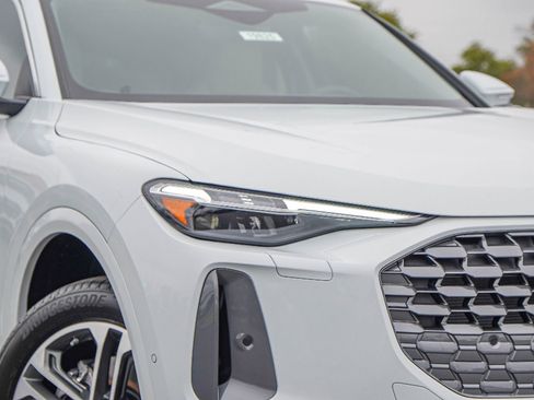 New 2025 Audi Q5 Premium Plus image 2