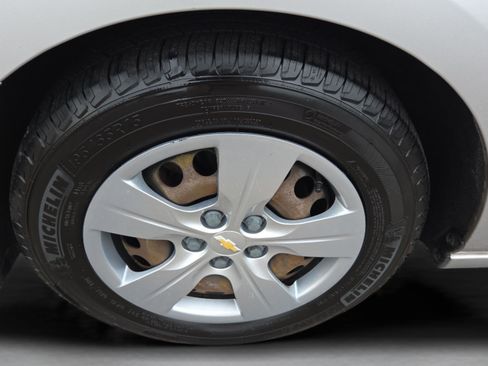 Used 2018 Chevrolet Cruze LS image 11